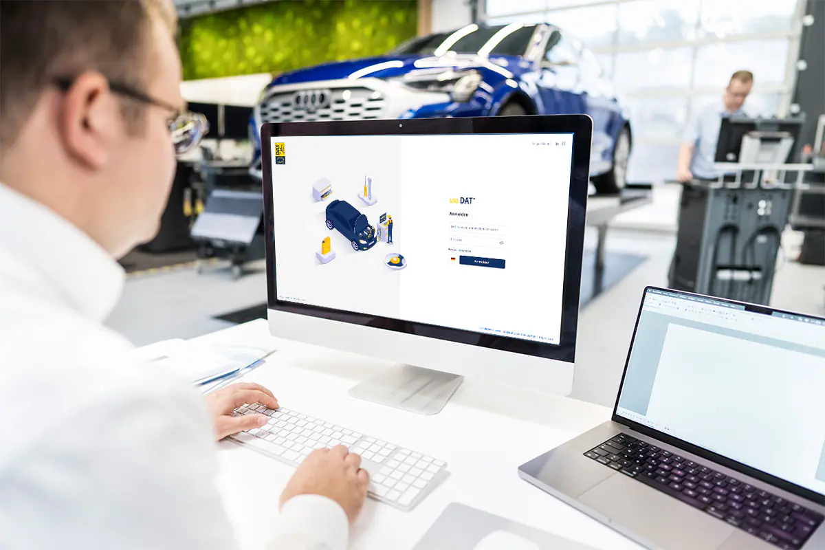 weDAT и FastTrackAI за автокъщи и сервизи